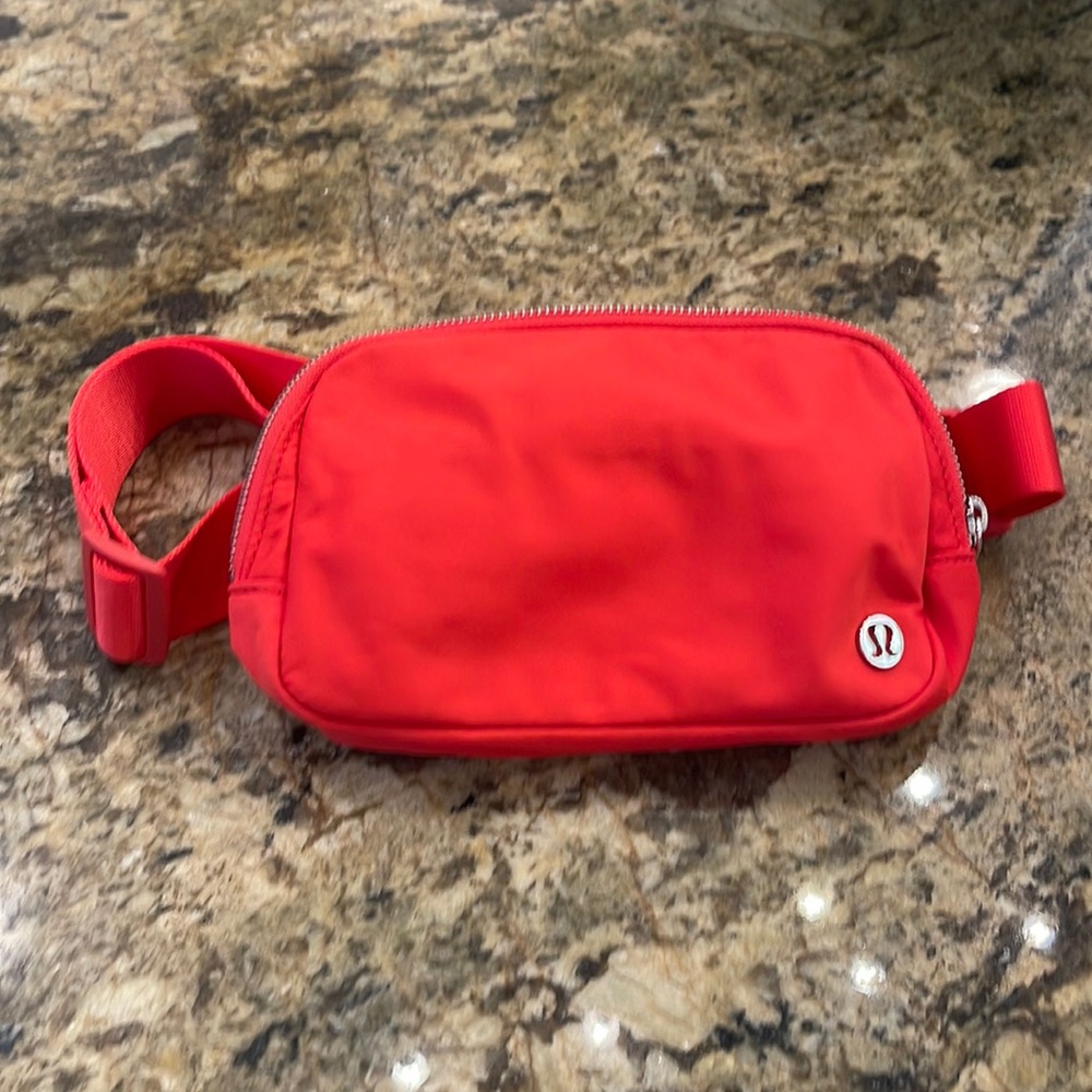 NWOT Lululemon everywhere belt bag